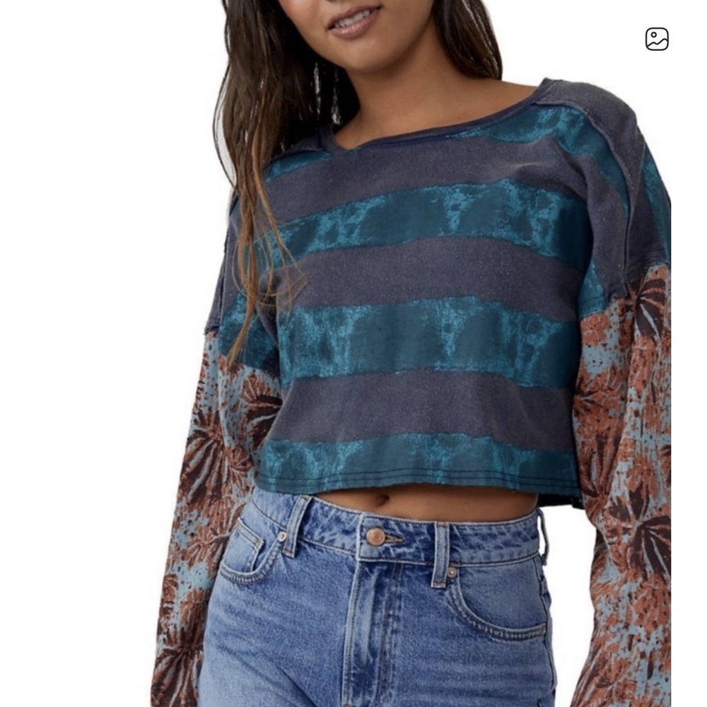 WE THE FREE BY FREE PEOPLE JAMIE CROPPED LONG SLEEVE TEE GREEN BLACK MAUVE MED - Picture 3 of 13